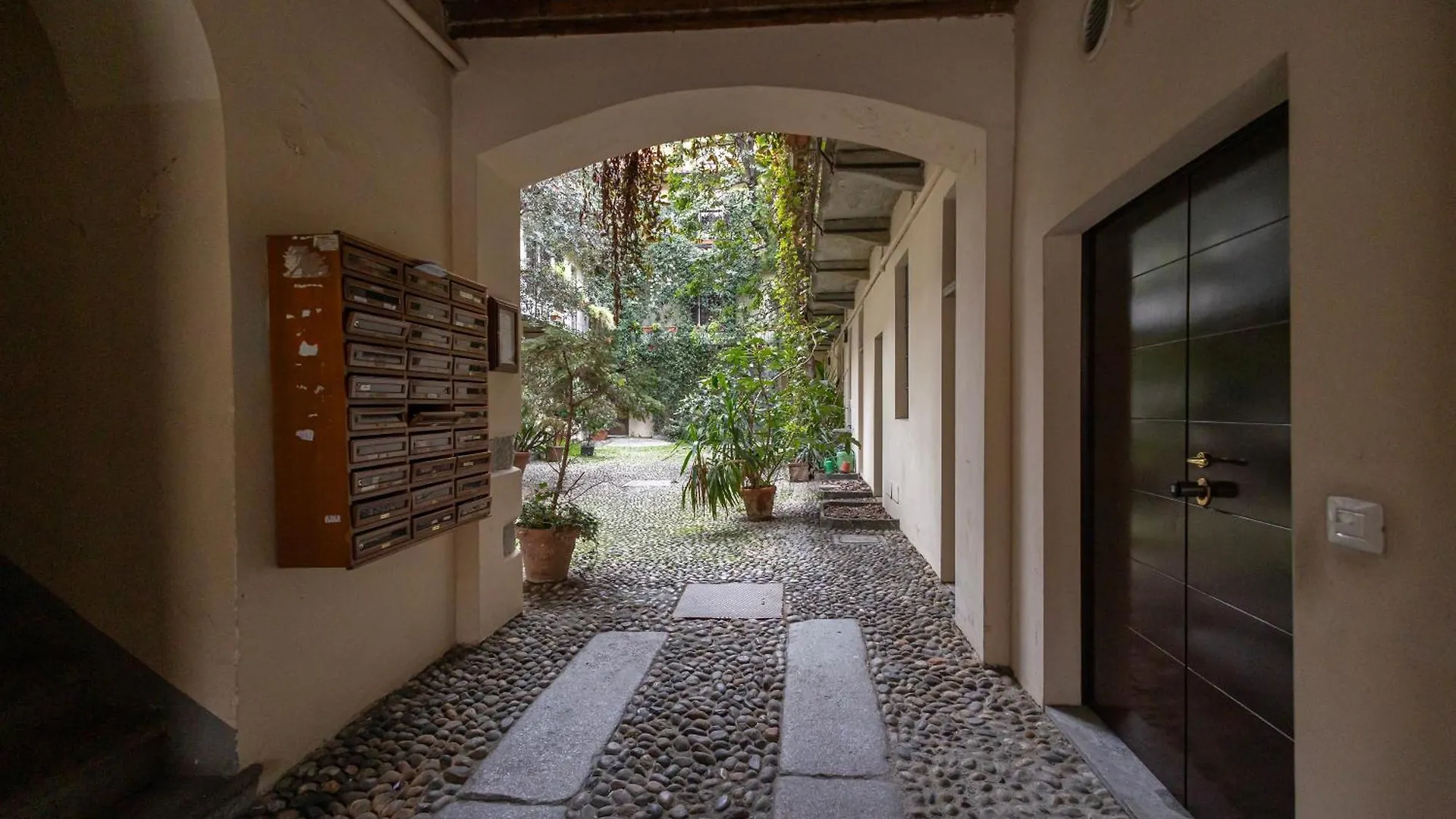 Flora 57 - Splendido Loft Nel Cuore Dei Navigli Milan